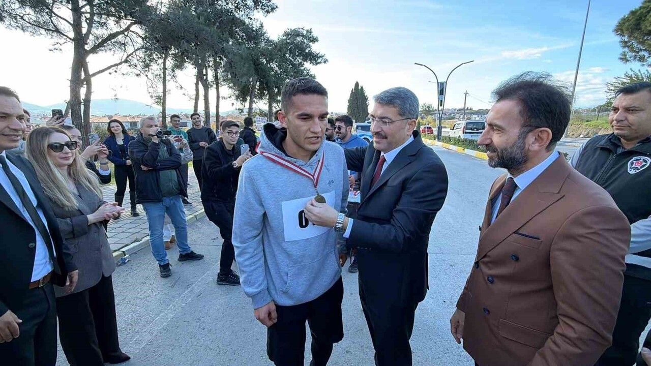 Balıkesir Üniversitesi öğrencilerinden 'Filistin’e Özgürlük Koşusu'