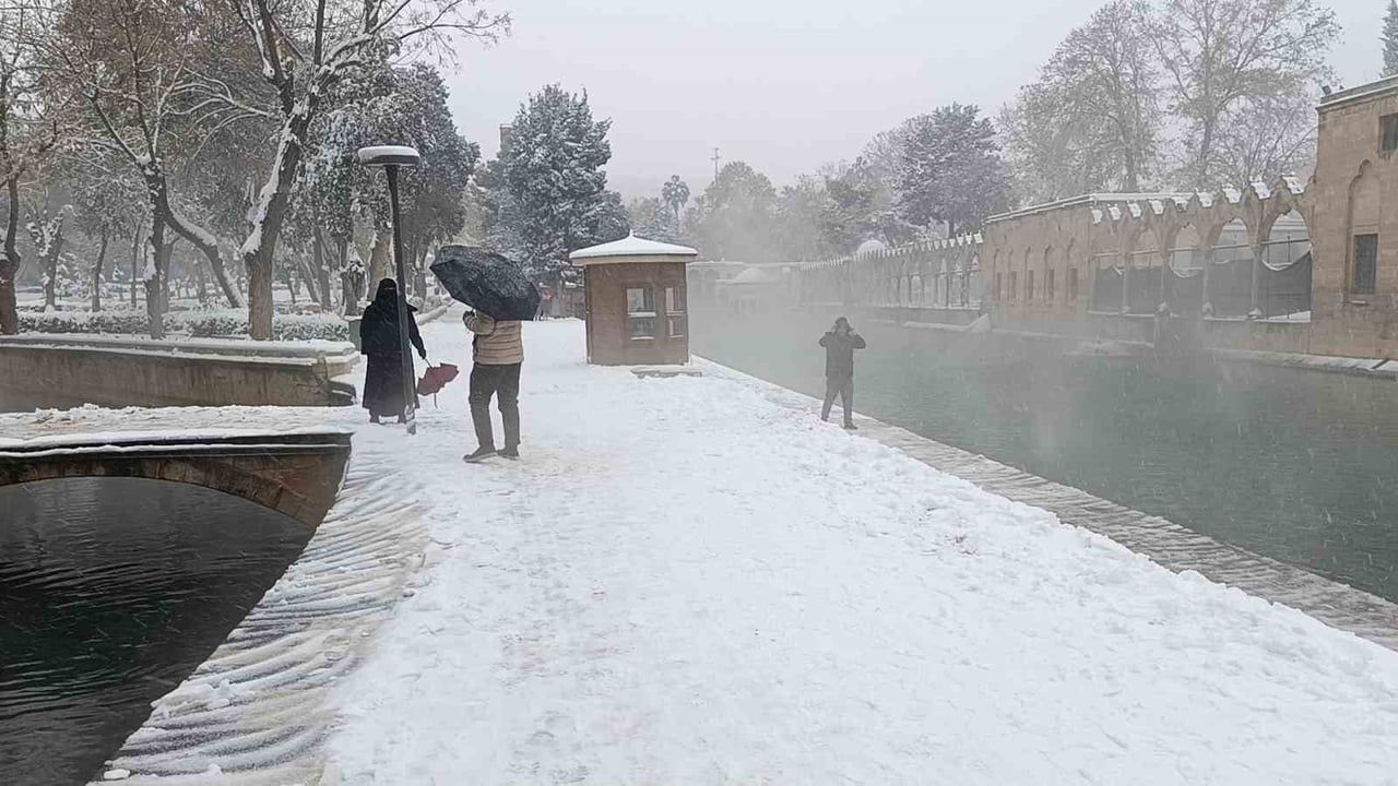 Balıklıgöl ve Şanlıurfa Kalesi karla kaplandı