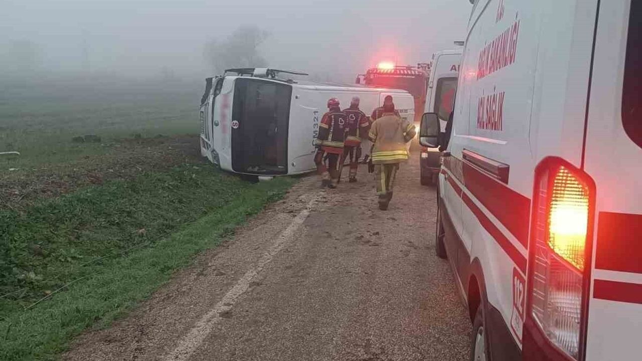 Bandırma'da öğrenci servisi kaza yaptı: 8 öğrenci hastaneye kaldırıldı