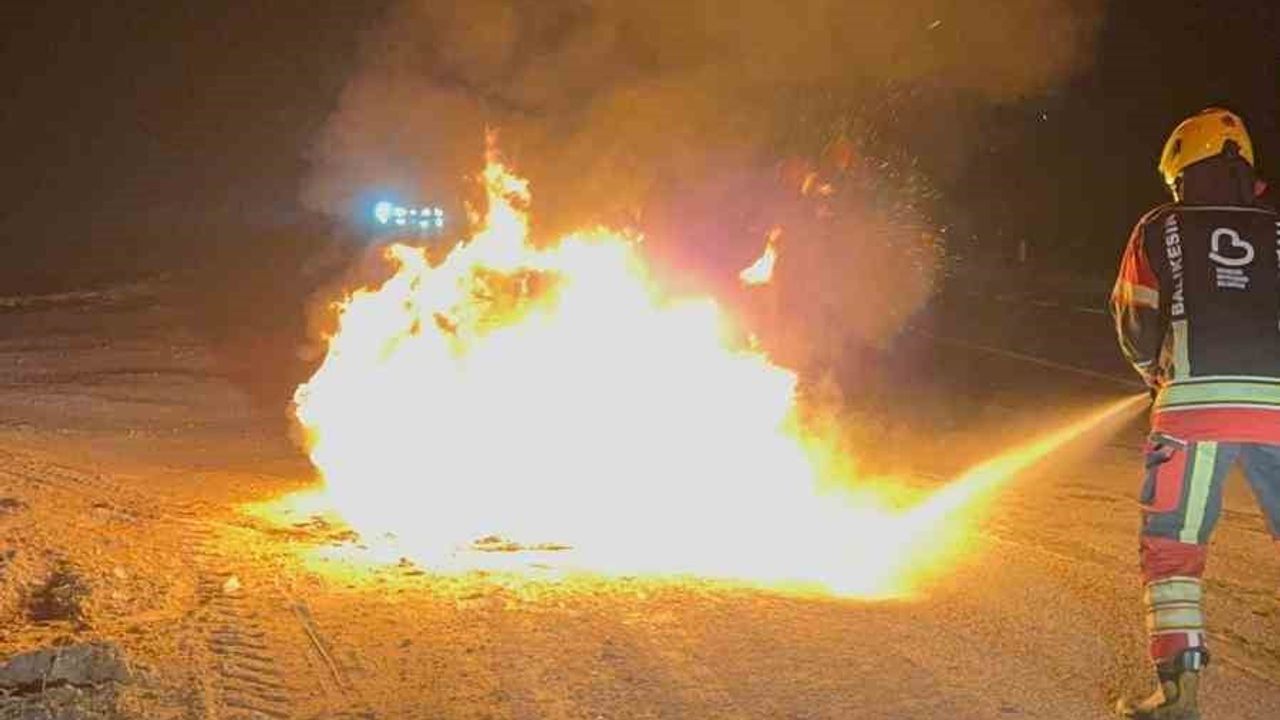 Bandırma-Susurluk Karayolunda Seyir Halindeki Araçta Yangın