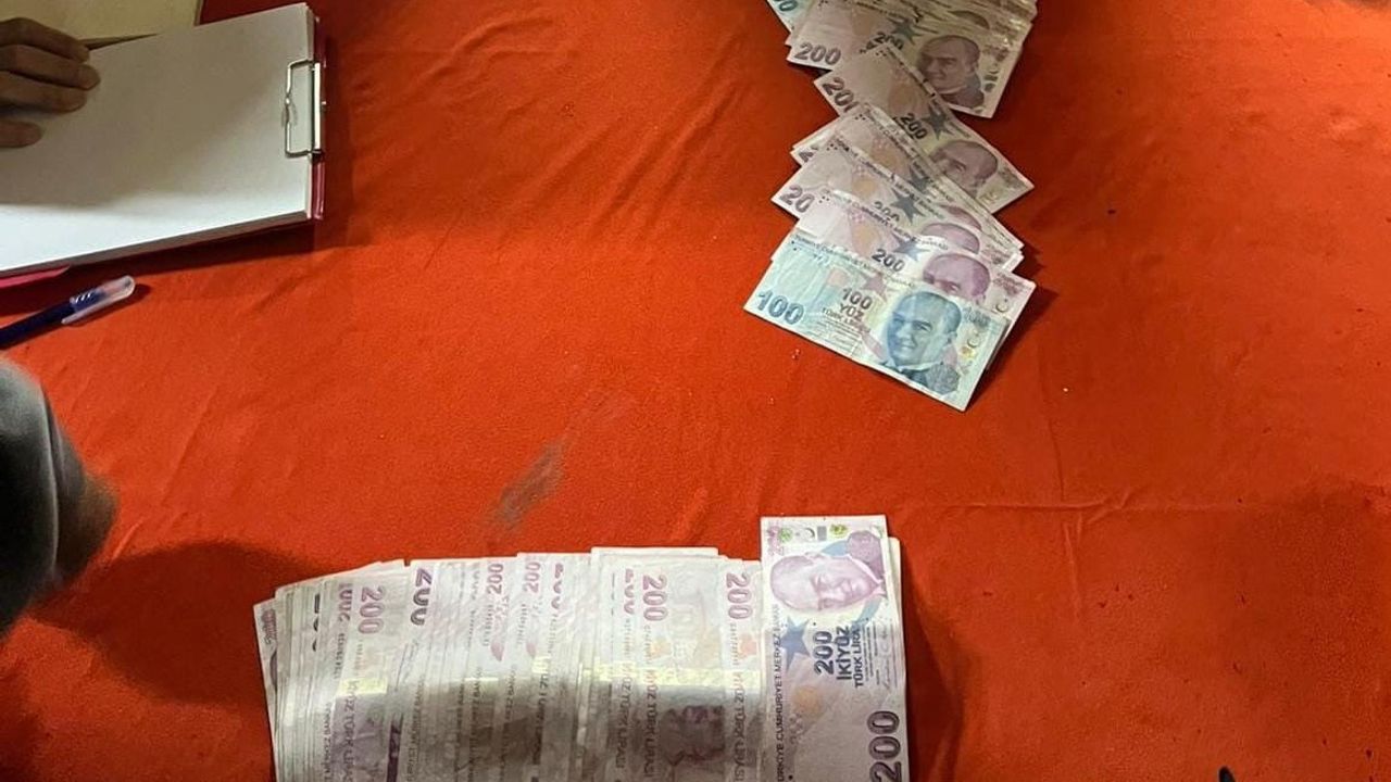 Bartın'da kahvehaneye kumar baskını: 24 bin 825 TL ele geçirildi