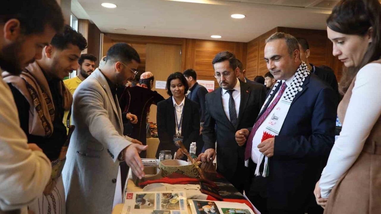 BARÜ'de 'Kültür Buluşması' ile farklı kültürler buluştu