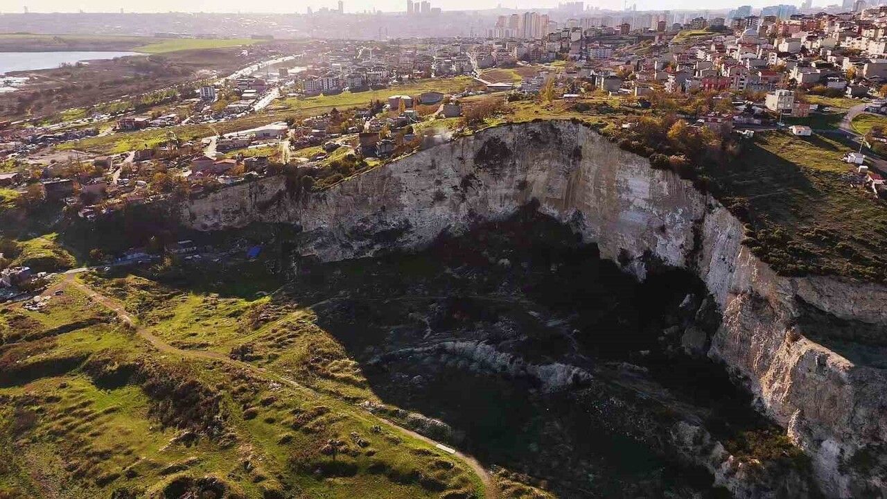 Başakşehir Altınşehir'de uçurum kenarında mahalle: taş ocağı mirası
