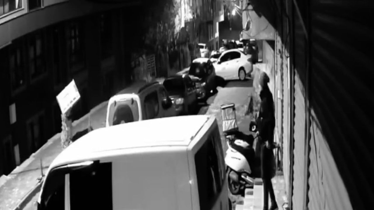 Başakşehir'de bodrumdaki eşyaları 'kendi eşyasıymış gibi' taşıyan hırsız güvenlik kamerasında