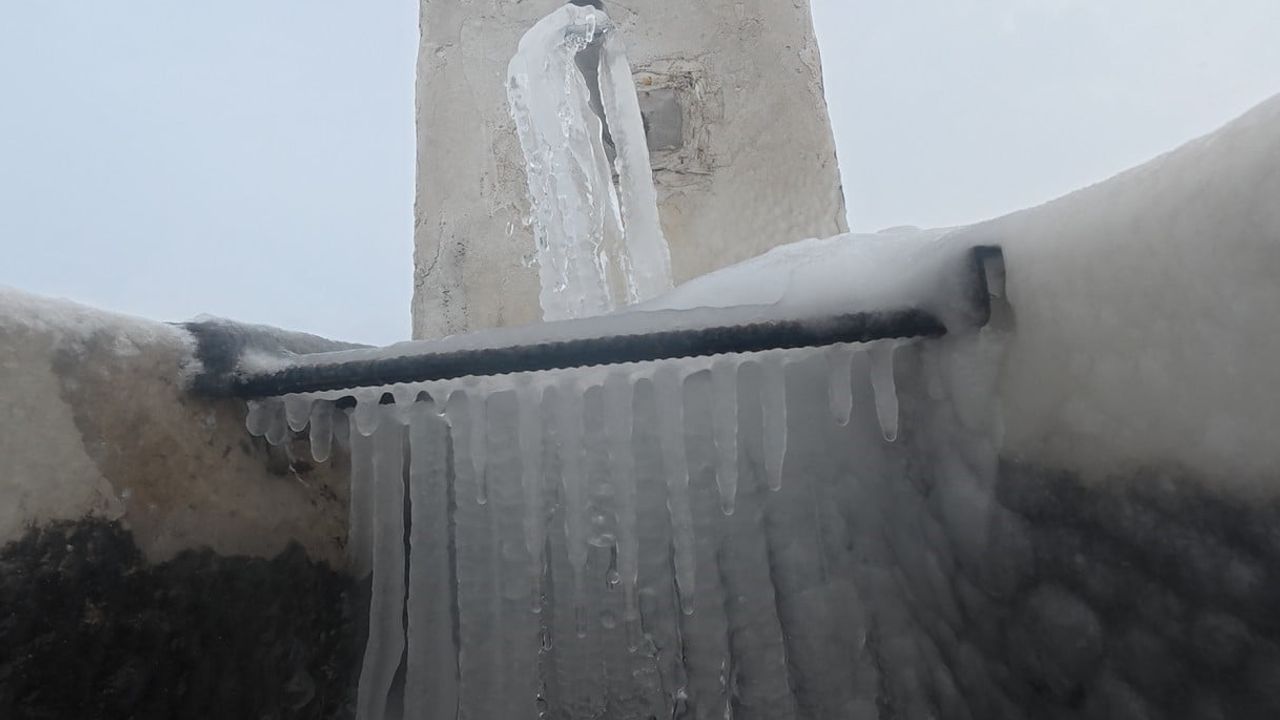 Başçiftlik’te çeşme eksi 10 derecede buz tuttu