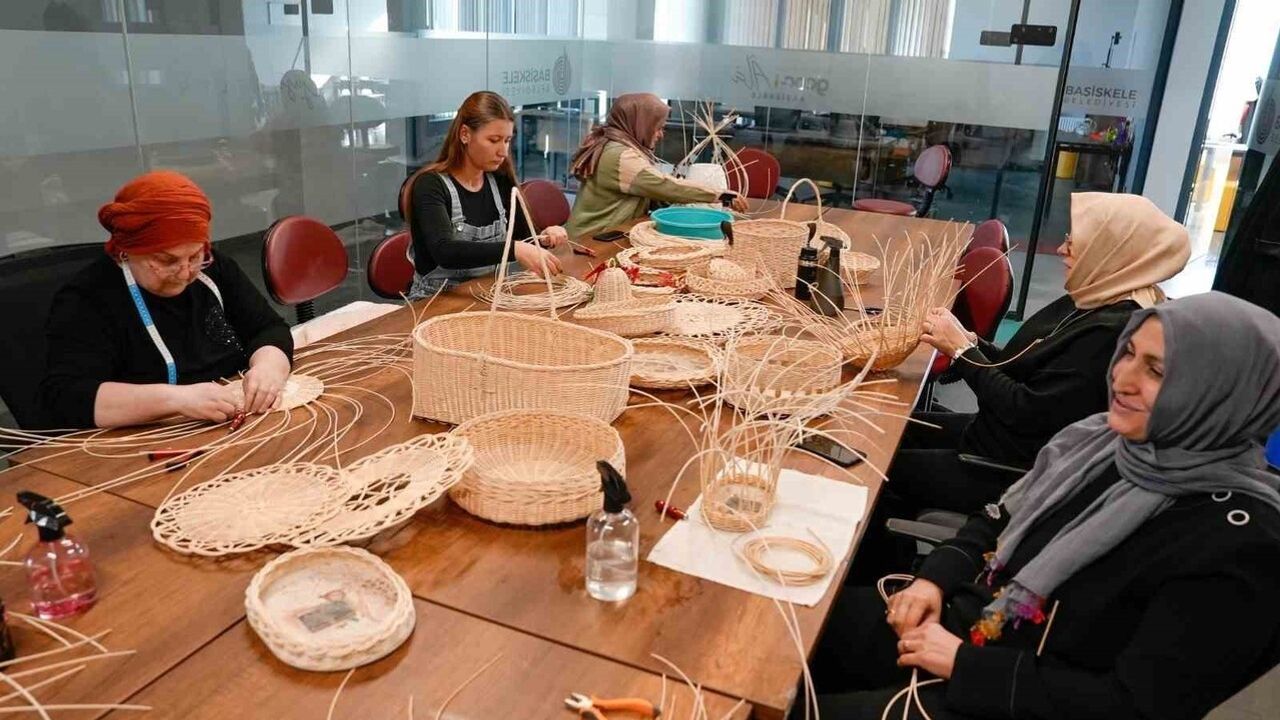 Başiskele'de 'Genc-i Âlâ' ile Her Yaşta Eğitim İmkanı