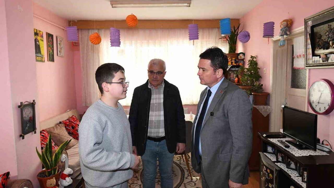 Başkan Aydın'dan Yunus Emre'ye doğum günü sürprizi