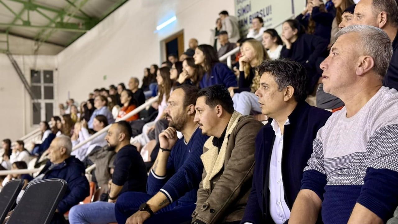 Başkan Durgut Söğütspor Voleybol Takımına Tribün Desteği