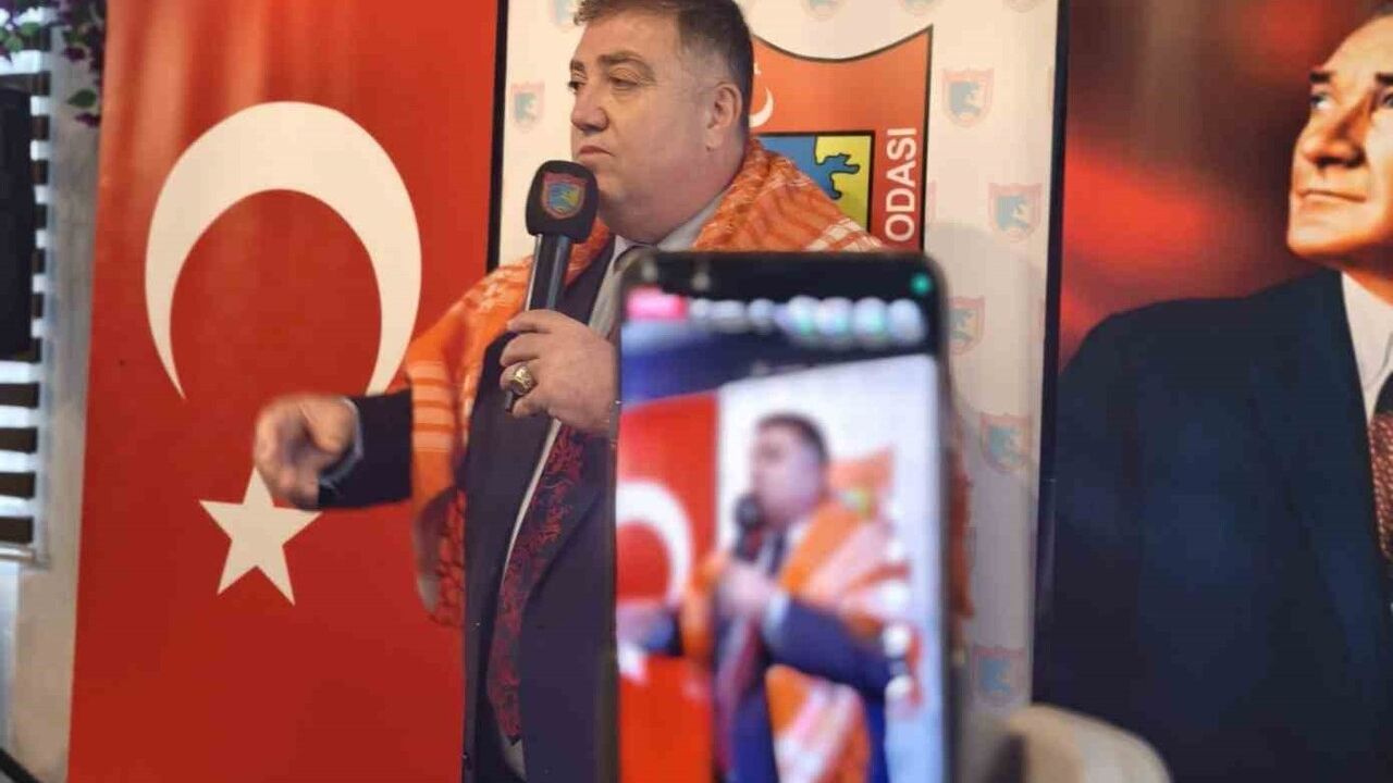 Başkan Erkan Özkan Menderes’te esnafla buluştu: Bölgesel istişareler sürdü