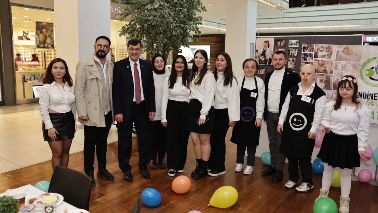 Başkan Eyüp Kahveci 'Down Cafe' etkinliğinde özel çocuklarla buluştu
