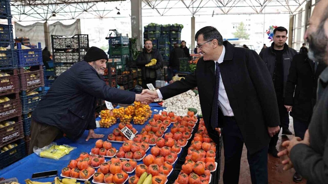 Başkan Eyüp Kahveci Fatih Mahallesi Semt Pazarı’nda Esnafla Buluştu