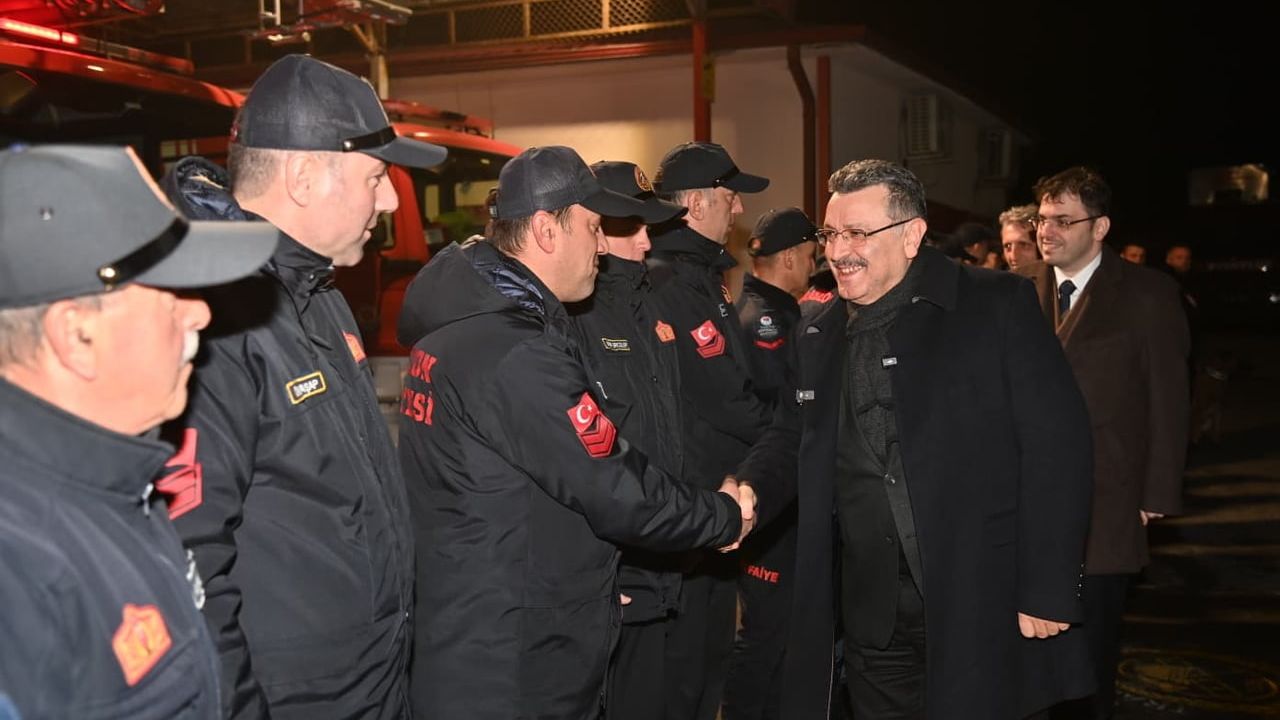 Başkan Genç yılbaşında itfaiye ve TİSKİ ekiplerini ziyaret etti