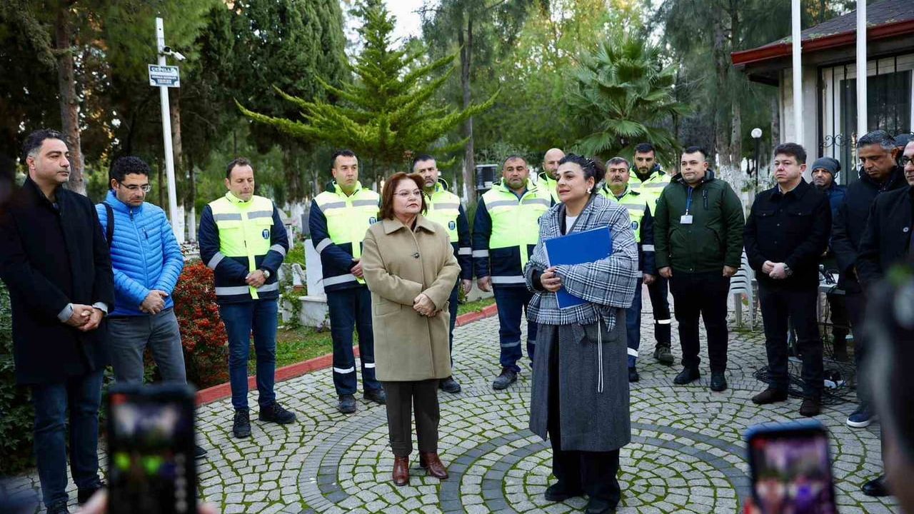 Başkan Gençay: Mezarlıklar düzenli ve eksiksiz şekilde devredildi