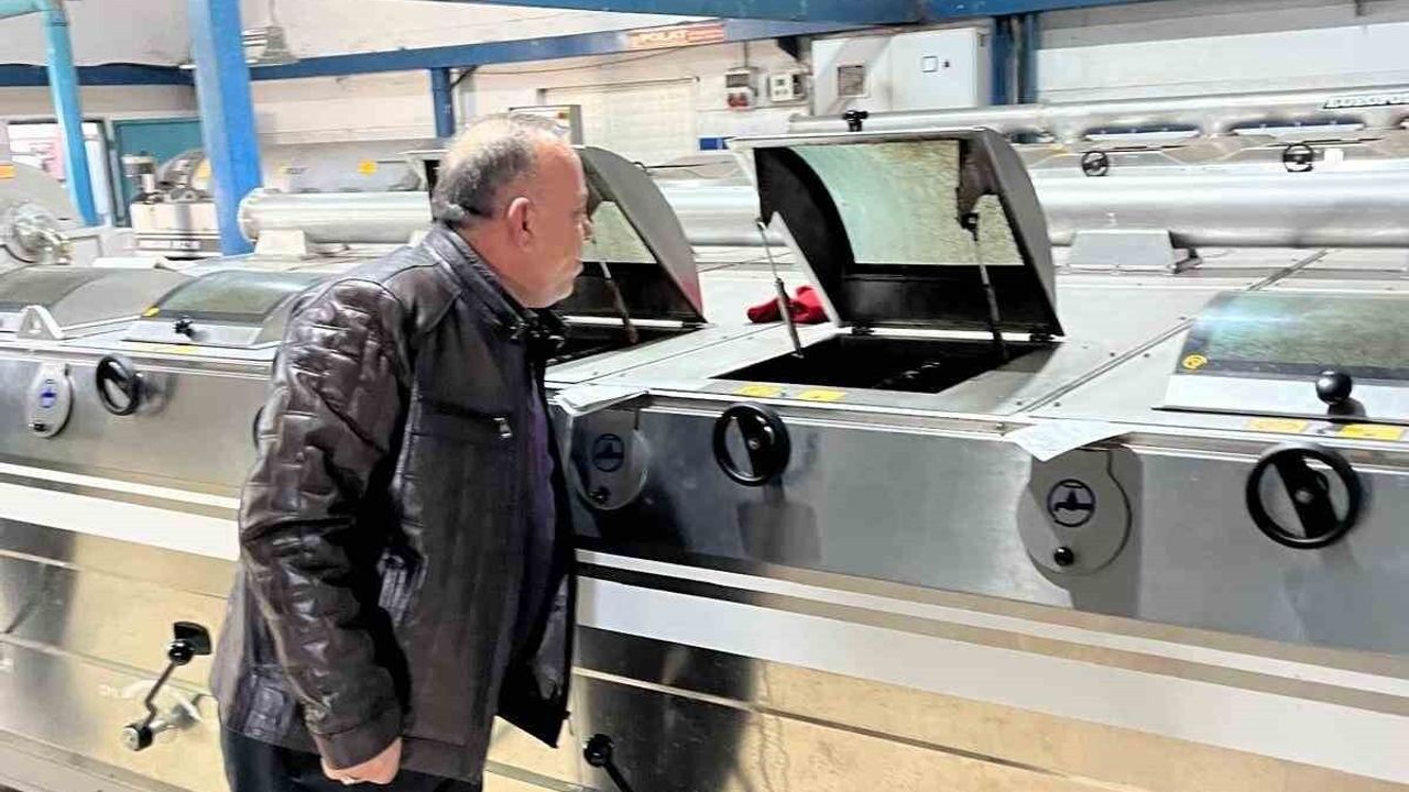 Başkan Özel Bozdoğan'da zeytinyağı tesisinde üreticilerle buluştu