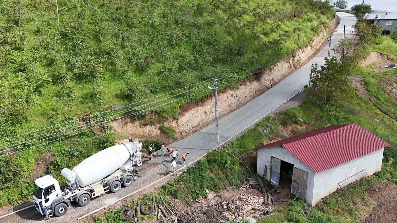 Başkan Sandıkçı: 2025 yılında ilçeye 27,8 kilometre yeni beton yol kazandırdık