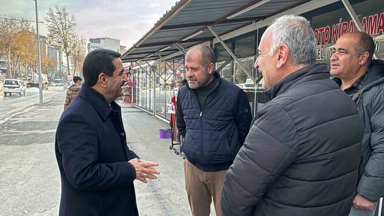 Başkan Taşkın İnönü Caddesi'nde Esnaf ve Vatandaşlarla Buluştu