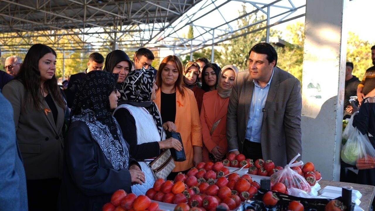 Başkan Umut Yılmaz Güvenevler Semt Pazarı'nda Vatandaş ve Esnafla Buluştu