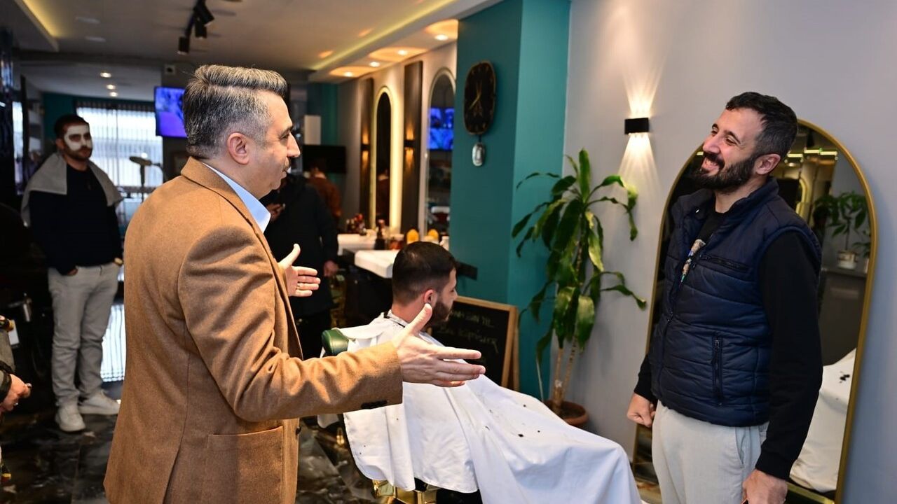 Başkan Yılmaz Kurtuluş Caddesi ve Yıldırım Mahalle Muhtarlığını Ziyaret Etti