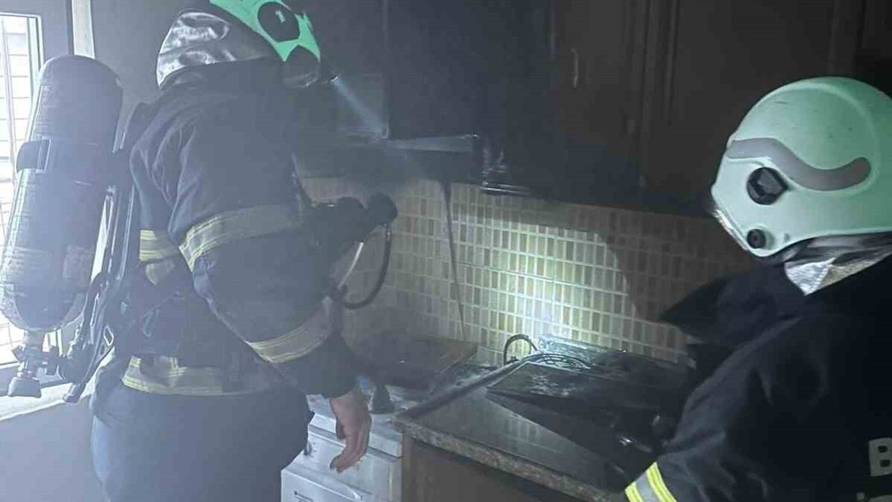 Batman'da ev yangını itfaiye ekiplerince söndürüldü