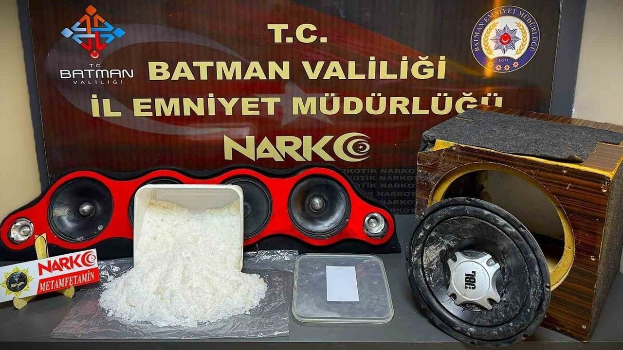 Batman'da midibüste ses sistemine zulalanmış 3 kilo 135 gram metamfetamin ele geçirildi