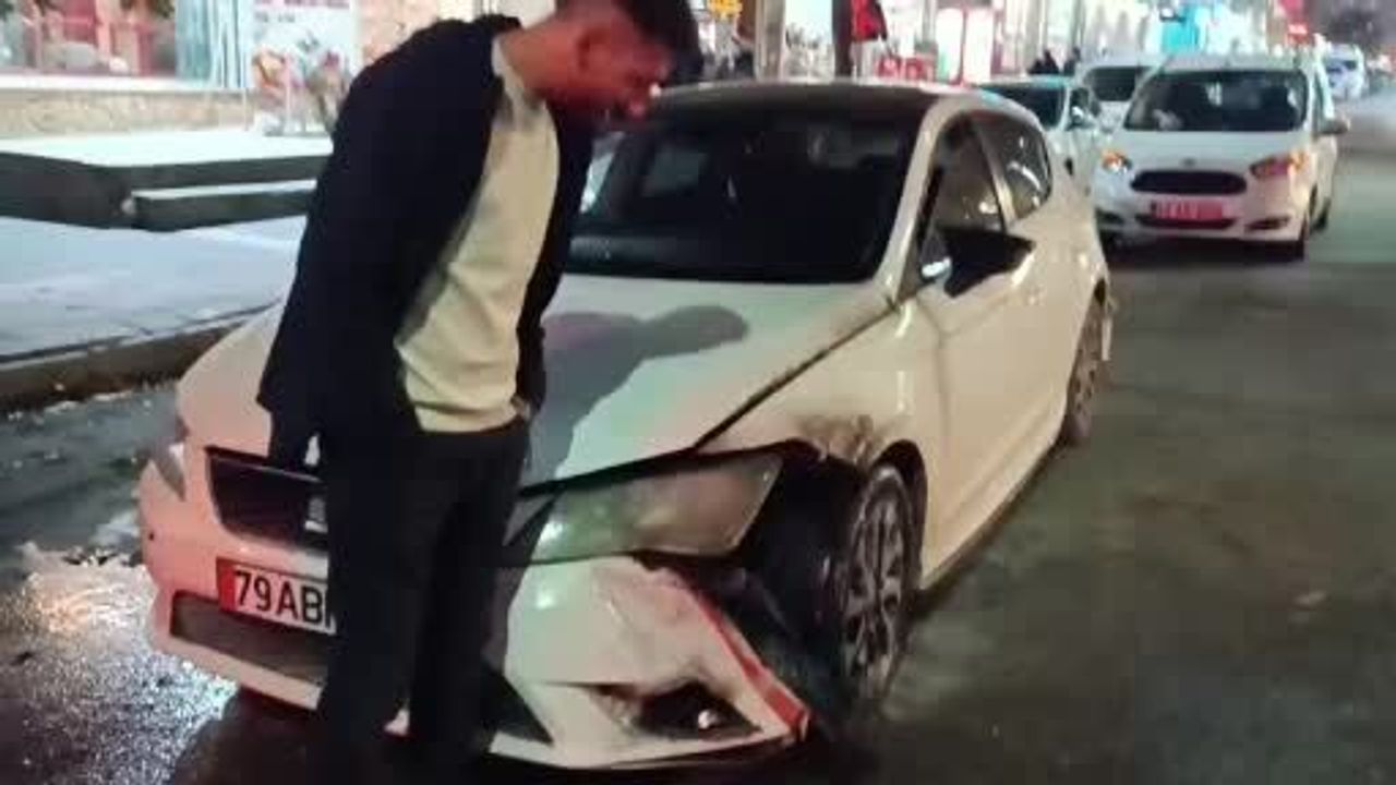 Batman'da Seyir Halindeki Otomobilin Ön Kısmı Yandı