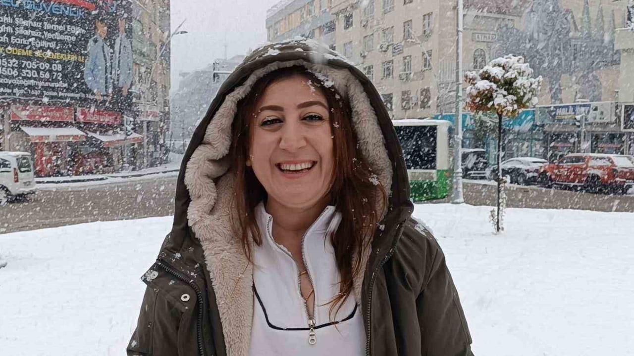 Batman’da yıllar sonra etkili kar yağışı sokakları coşturdu