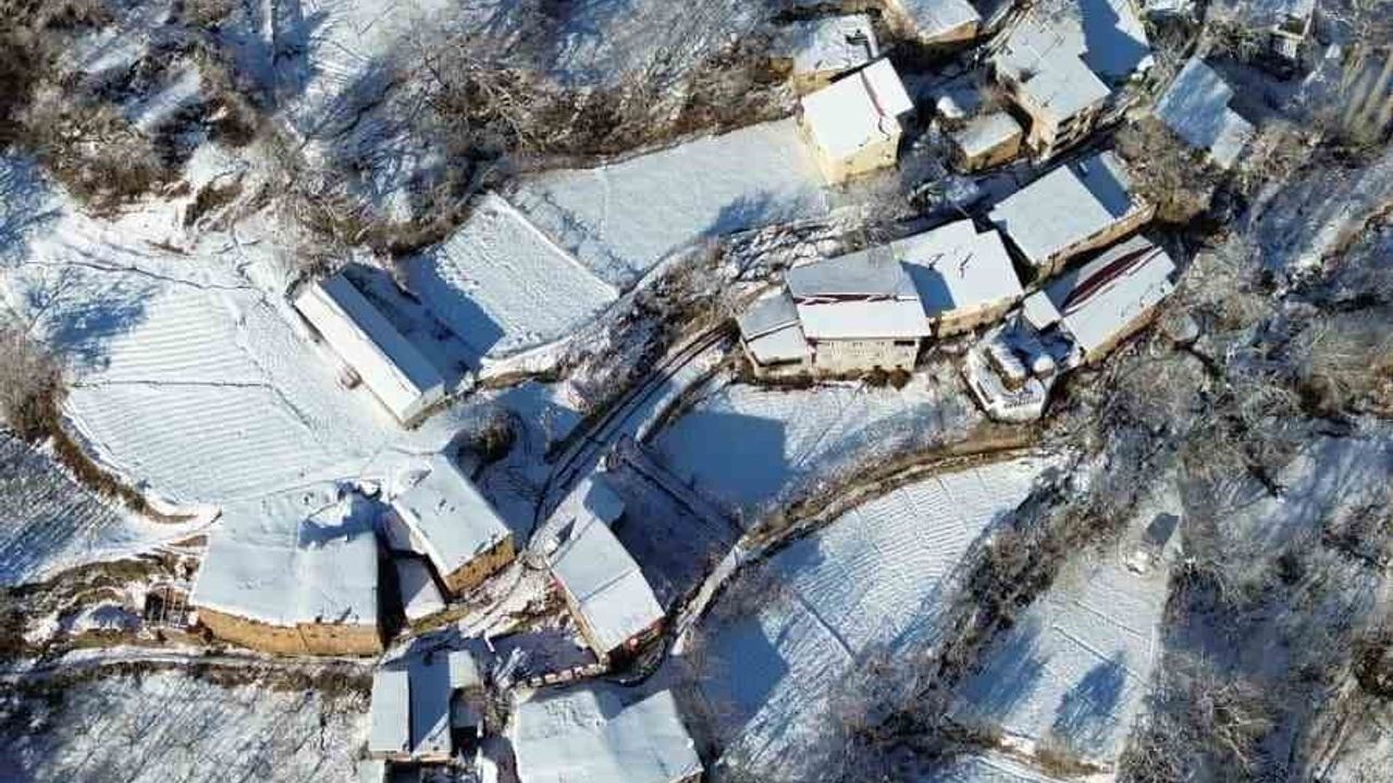 Batman'da yoğun kar: 300'ün üzerinde köy ve mezra yolu kapandı