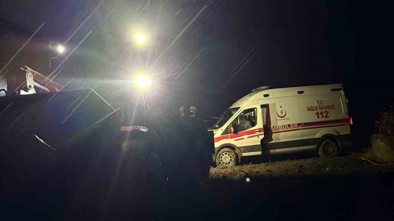 Batman Gercüş'te Yolda Kalan Ambulans Özel İdare Ekipleri Tarafından Kurtarıldı