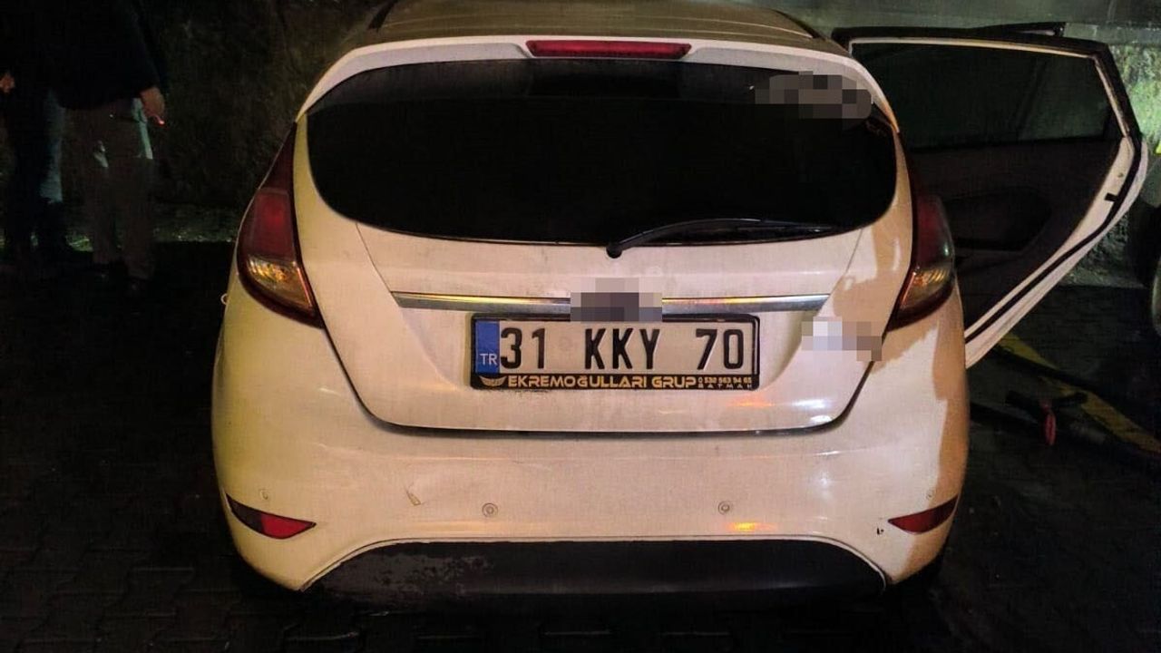 Batman Kültür Mahallesi'nde park halindeki araçta yangın