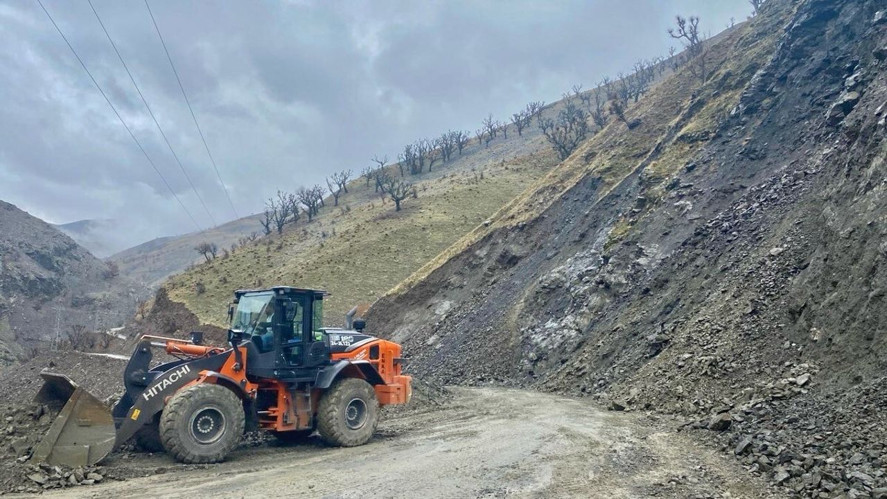 Batman Sason’da Şiddetli Yağış: Köy ve Mezra Yolları Ulaşıma Kapandı