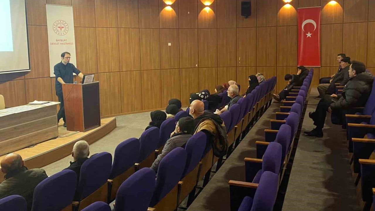Bayburt Devlet Hastanesi'nde Aralık Diyabet Okulu Eğitimi tamamlandı