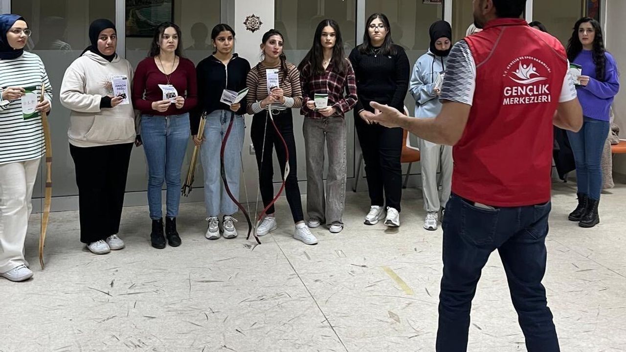 Bayburt Gençlik Merkezi'nde üniversitelilere bağımlılık farkındalığı