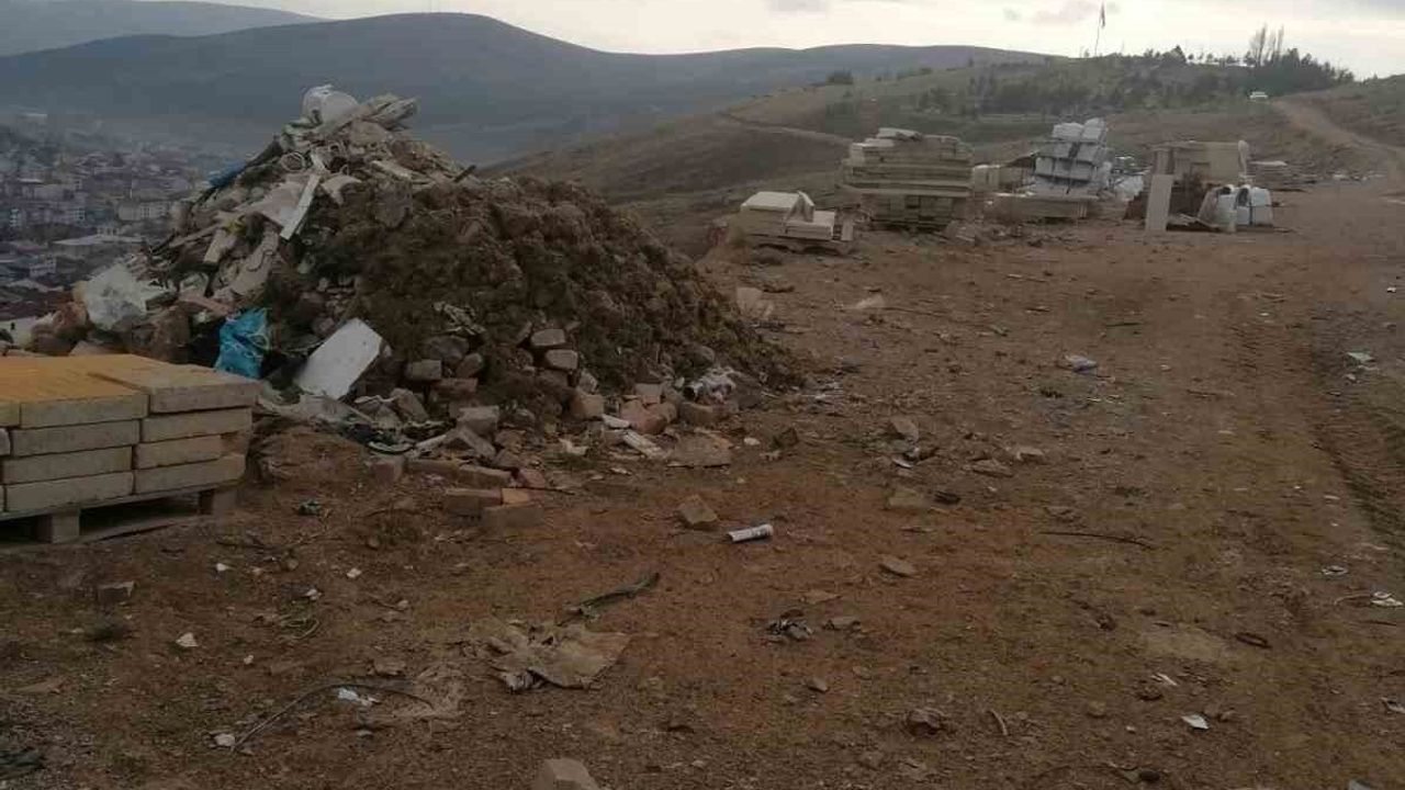 Bayburt Kent Konseyi Şehit Osman Dağı'ndaki hafriyata başvuru yaptı