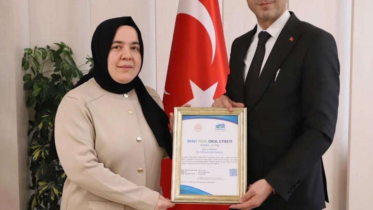Bayburt'ta iki okula 'Mavi Yeşil Okul' etiketi