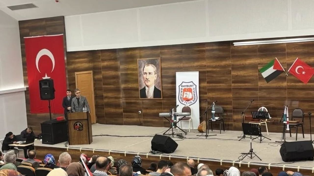 Bayburt'ta Kaleardı 75. Yıl İlkokulu'ndan Filistin'e Dayanışma Konseri