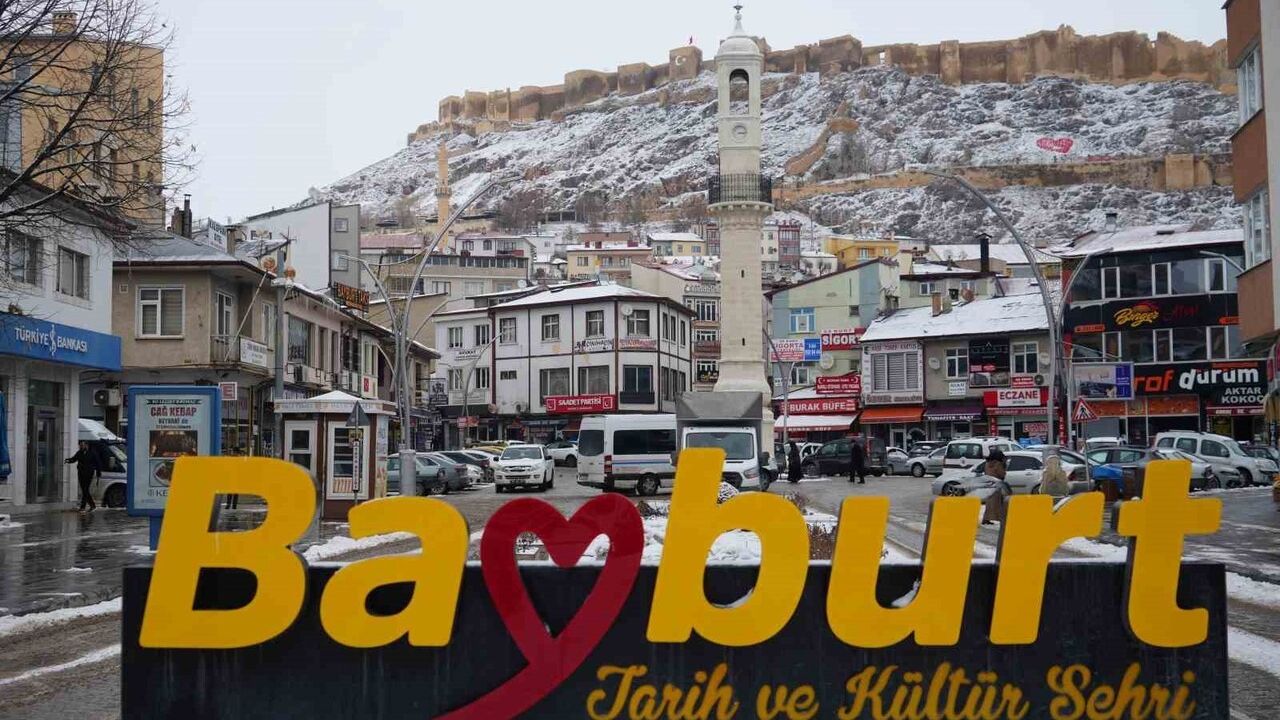 Bayburt'ta kar ve buzlanma uyarısı