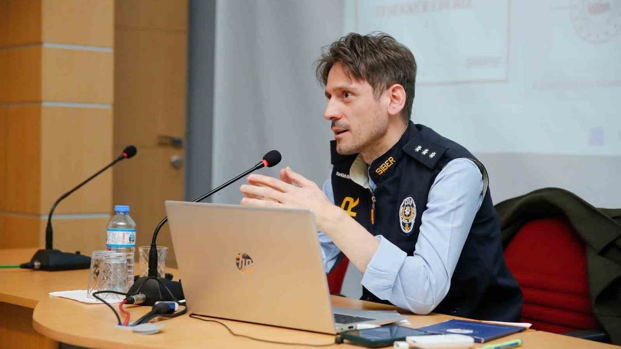 Bayburt'ta üniversitelilere yapay zeka destekli dolandırıcılık uyarısı