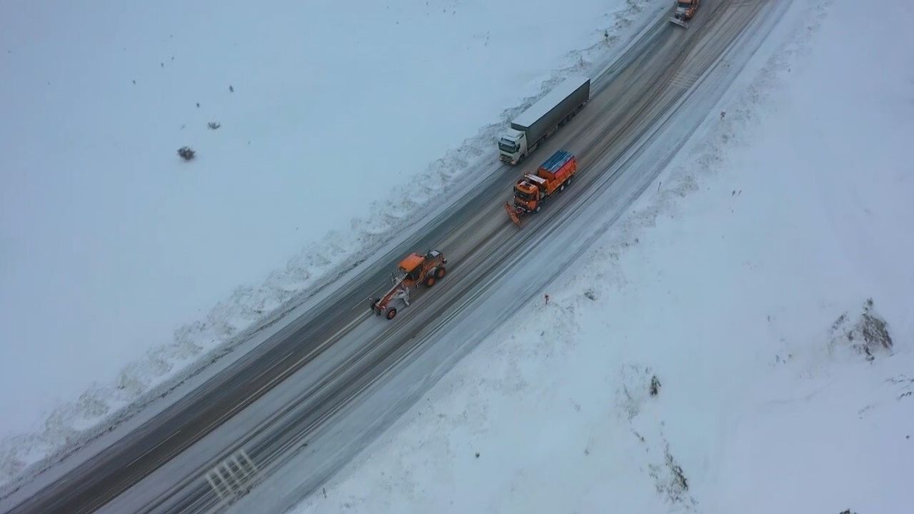 Bayburt ve Erzincan’ın yüksek kesimlerinde kar etkili oldu