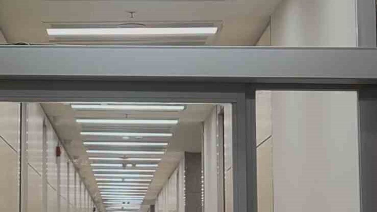 Berrak Tüzünataç, İstanbul Adliyesi'ne ifade vermeye geldi