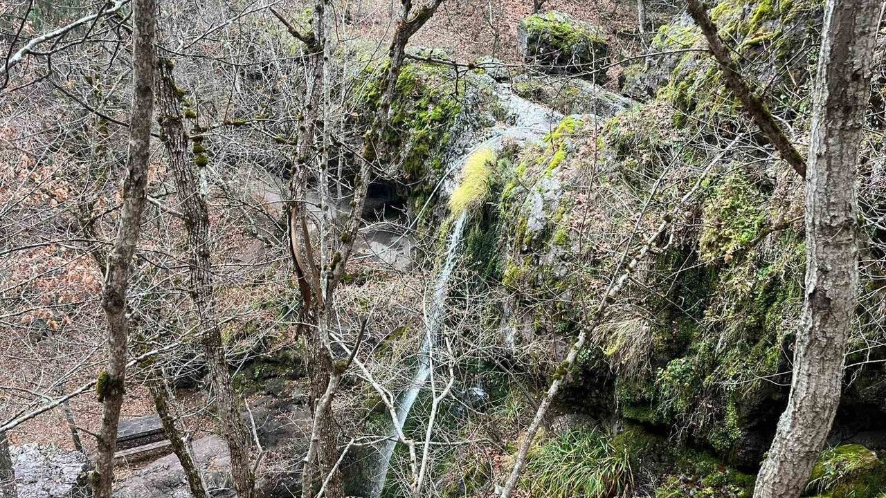 Beşikderesi Şelalesi’nde kış huzuru ve azalan suyun endişesi