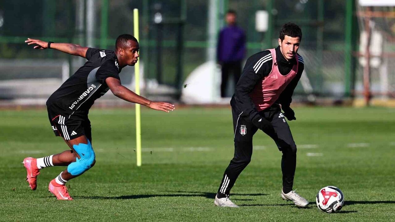 Beşiktaş, Çaykur Rizespor maçı öncesi antrenmanlarını sürdürdü