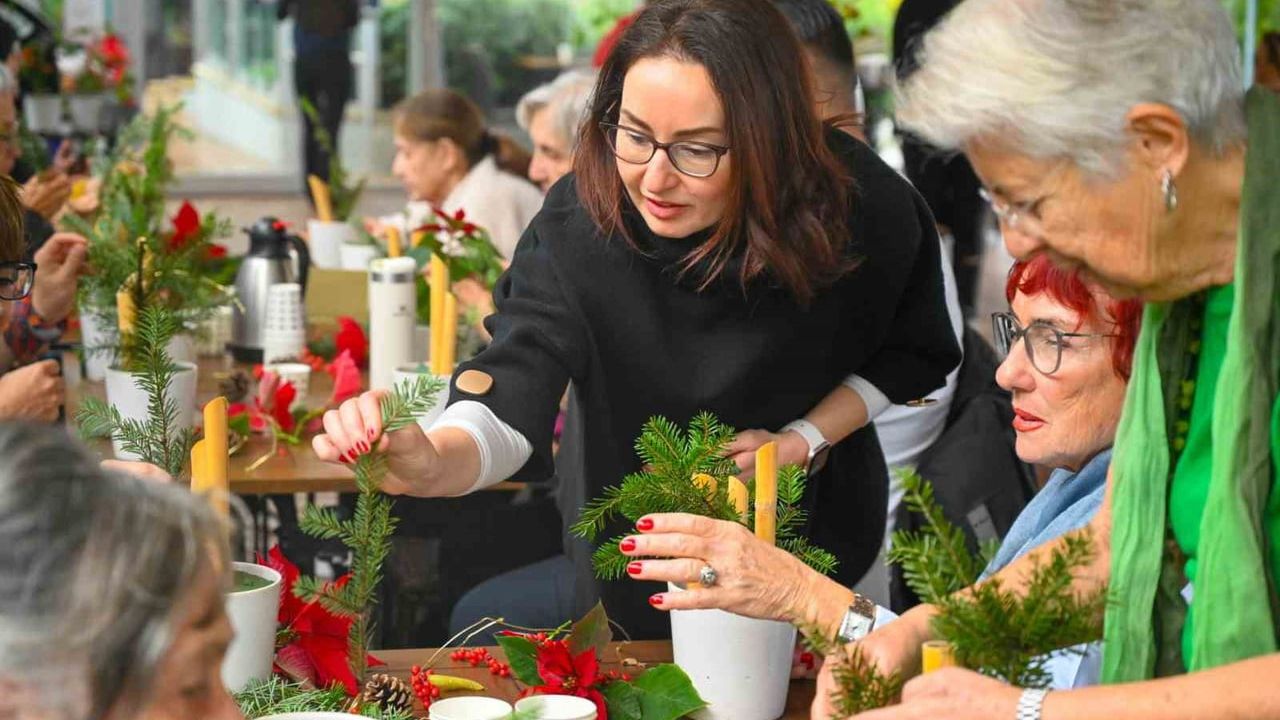 Beşiktaş’ta 65 yaş üstü komşular ikebana ile tanıştı