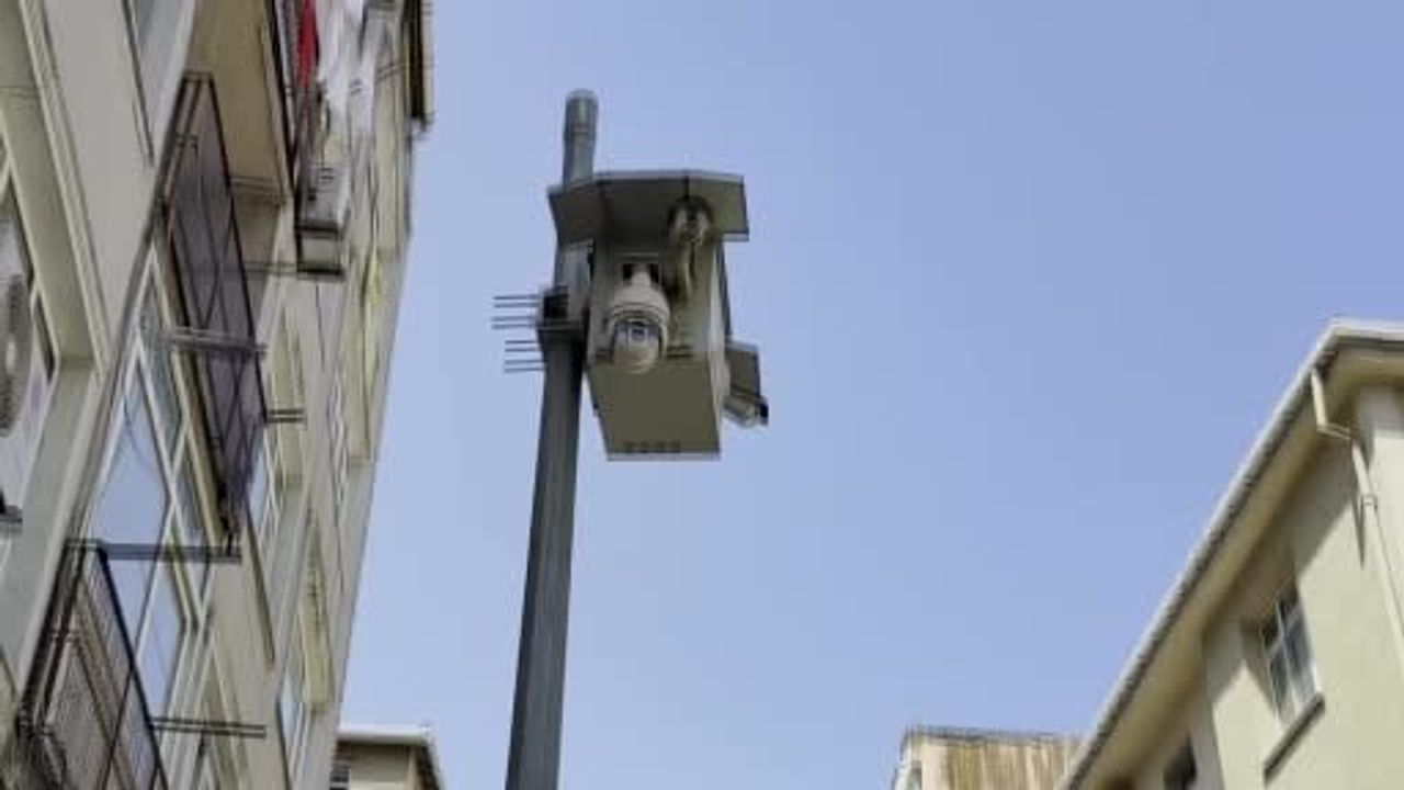 Beşiktaş'ta doğurduğu bebeği öldürüp çöp konteynerinde yakmaya çalıştığı iddiasıyla Elif D. hakim karşısında