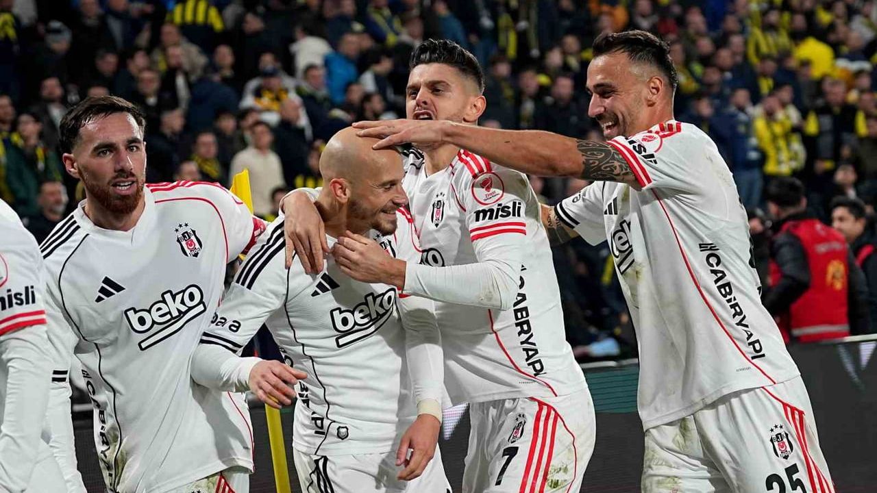 Beşiktaş, Ziraat Türkiye Kupası'nda Fenerbahçe'yi 2-1 yendi