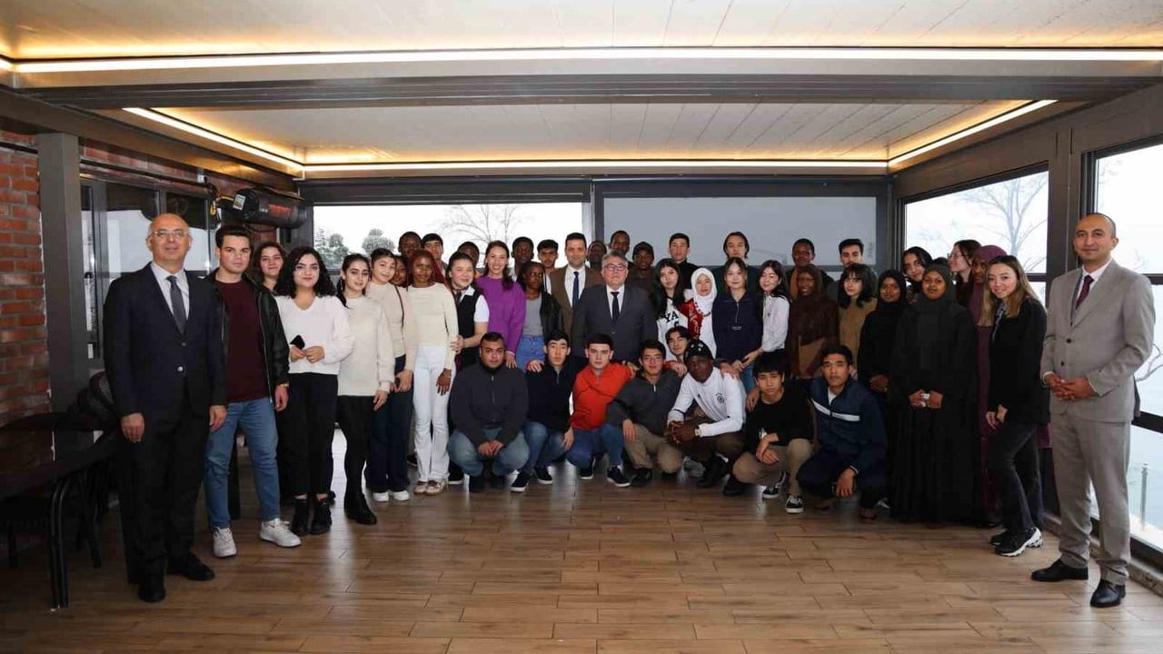 BEUN Rektörü Özölçer, Karaelmas TÖMER'in Geleneksel Kahvaltısında Uluslararası Öğrencilerle Buluştu