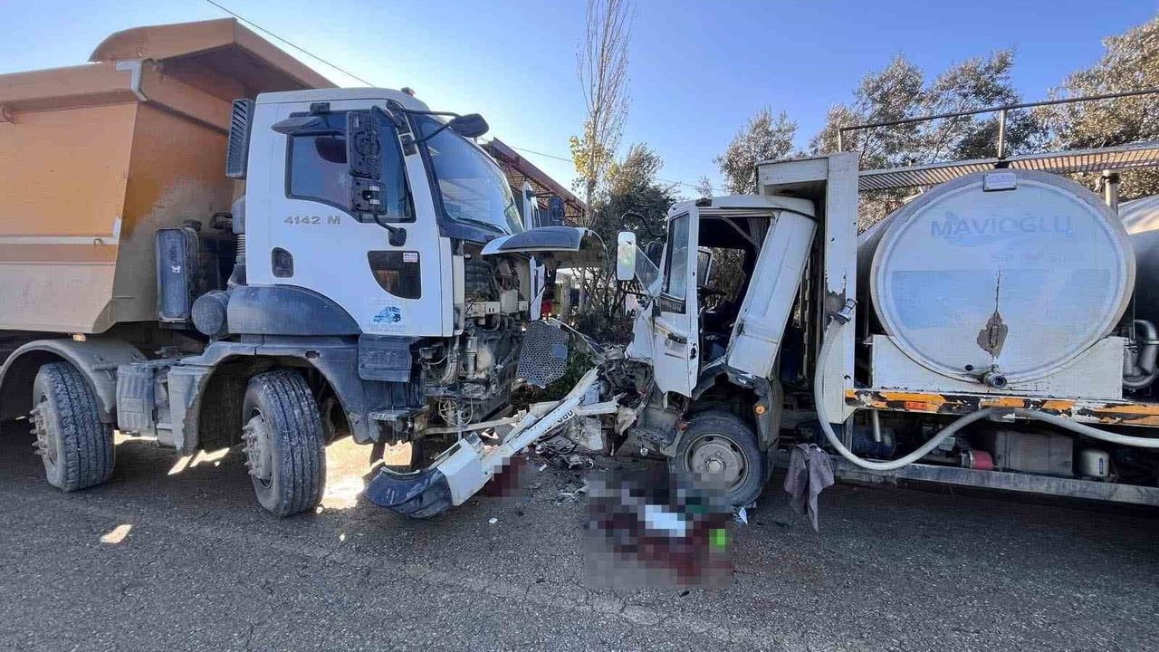 Beydağ-Tire yolunda kamyon ile kamyonet çarpıştı: 1 yaralı