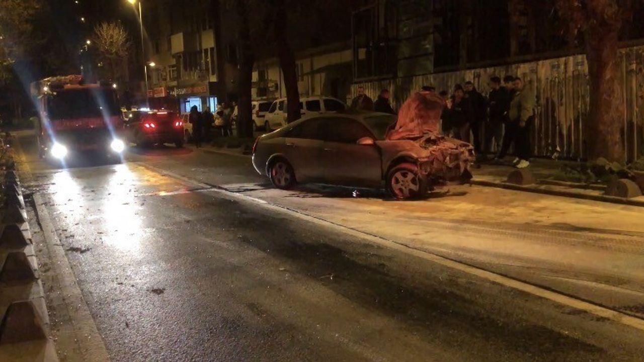 Beykoz'da ehliyetsiz sürücünün ağaca çarpması sonucu 2 yaralı