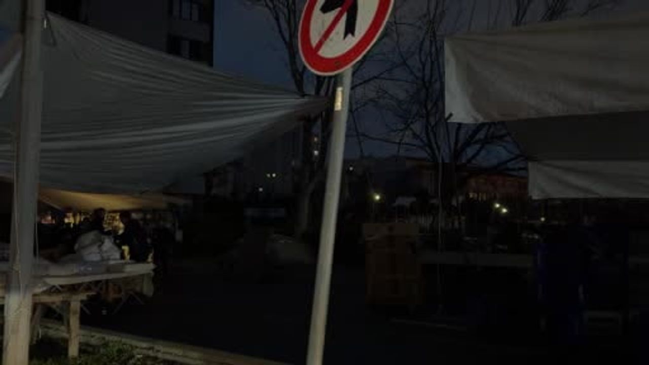 Beylikdüzü ve Avcılar'da sokak aydınlatmalarında uzun süredir onarım yapılmıyor