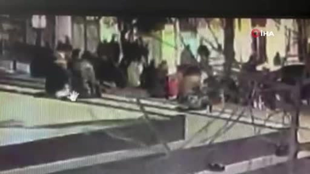 Beyoğlu Kocatepe'de yankesicilikle cep telefonu çalan 2 şüpheli tutuklandı