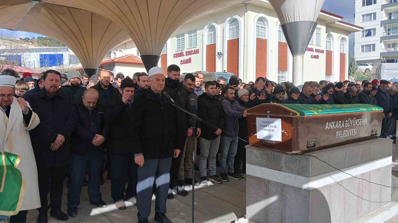 Beypazarı'nda Devrilen Araçta Yaşamını Yitiren Çift ve 3 Aylık Bebek Toprağa Verildi